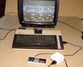 ¡Un Atari 65XE jugando Space Invaders con un pad de NES!